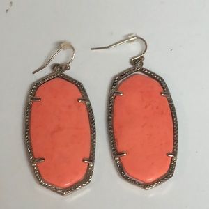 Kendra Scott, like new, very lightly worn!